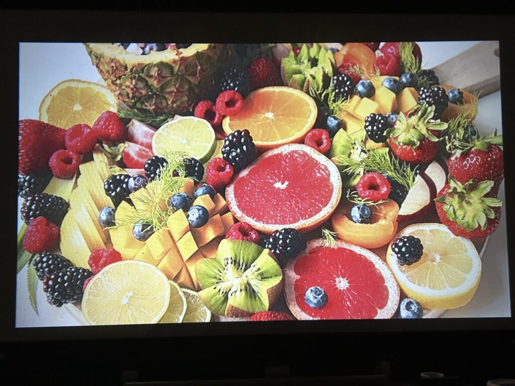 FunLogy HOME2で映した様々なフルーツの映像