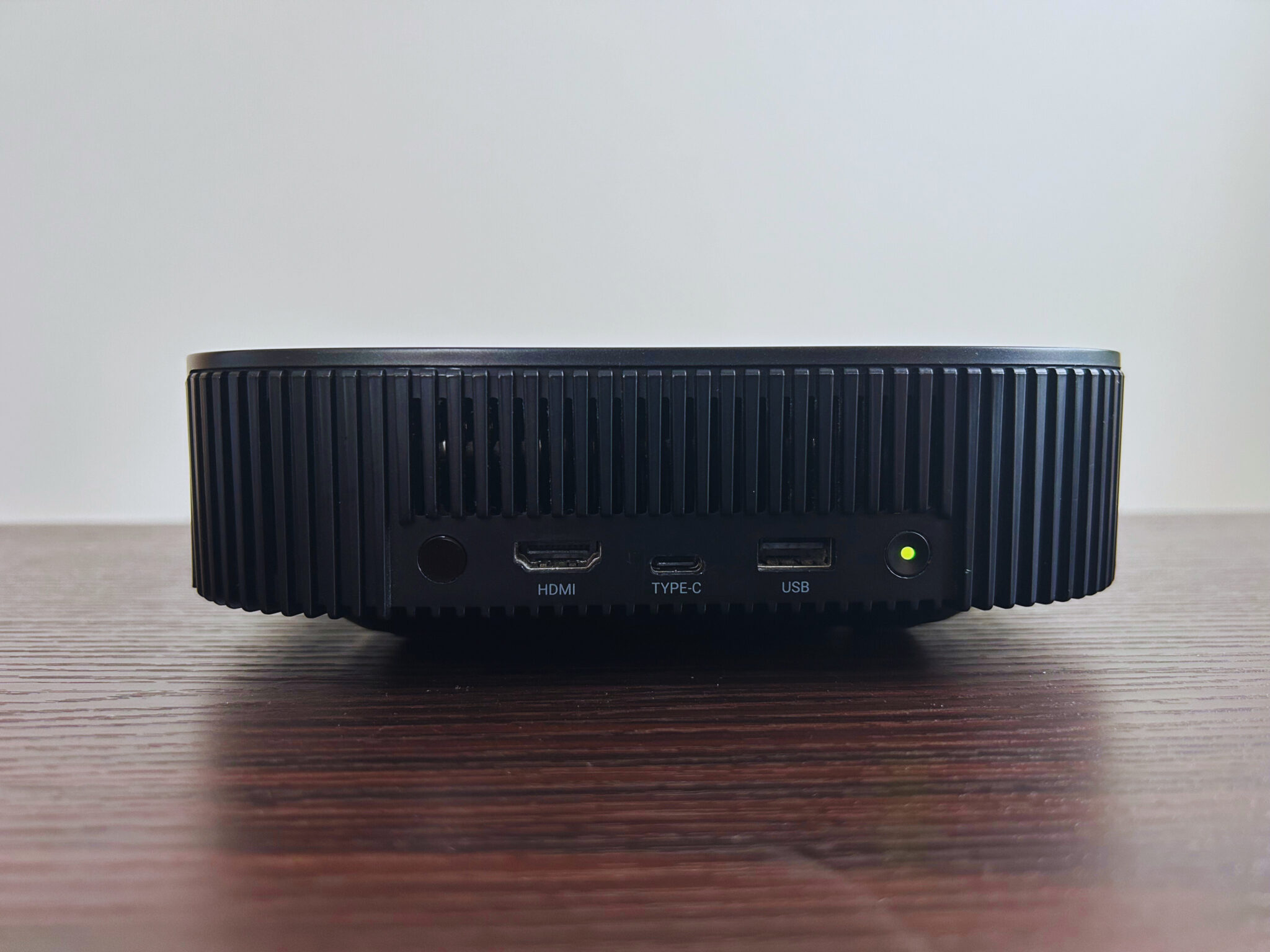 【どこでもすぐに映画館】Nebula Vega Portableを徹底レビュー【万能モバイルプロジェクター】
