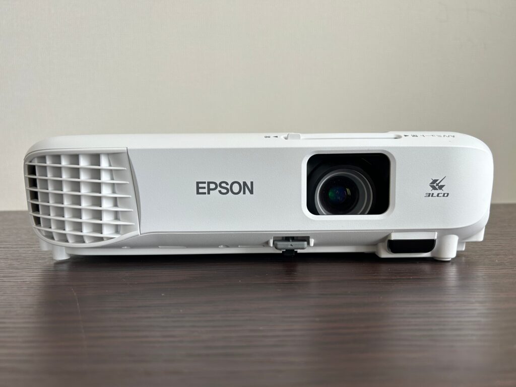 EPSON EB-W06正面