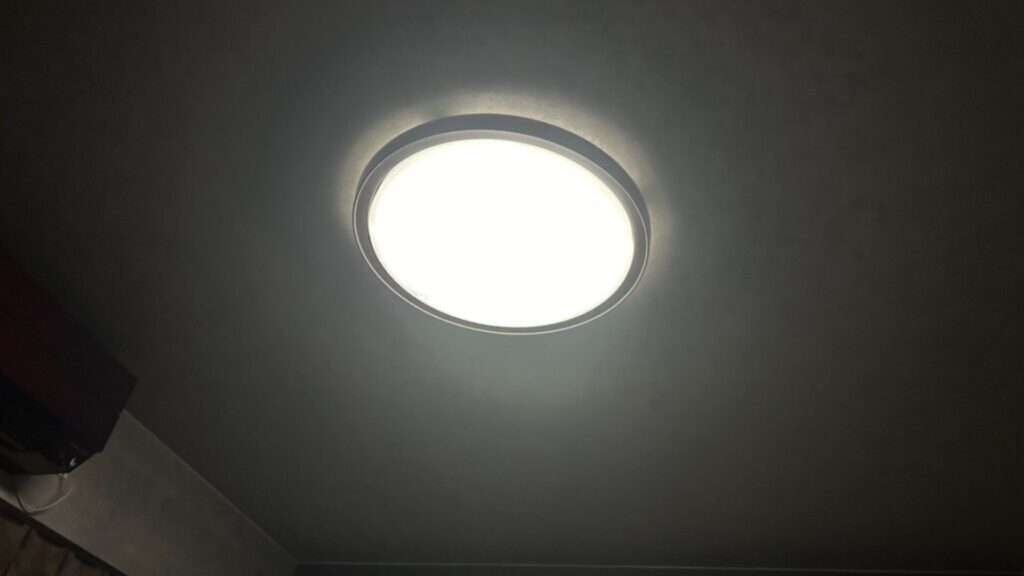 少し明るい部屋