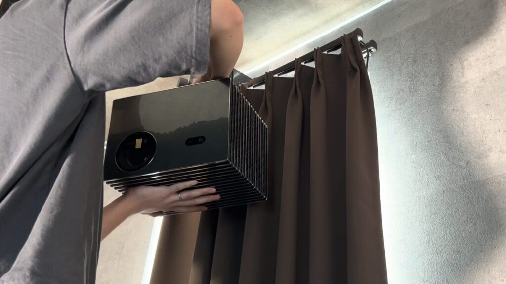本体をスライドして棒に取り付け