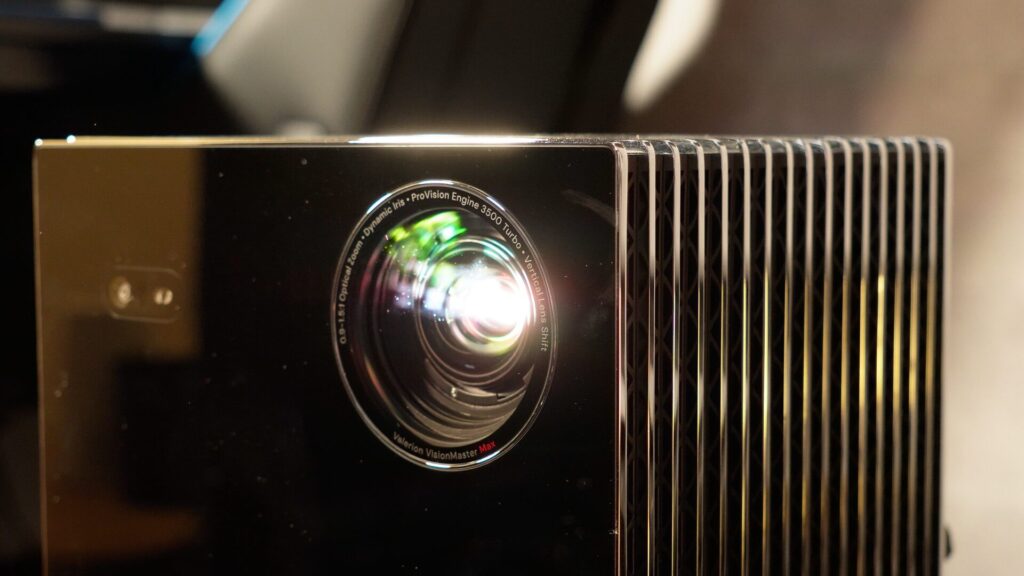 VisionMaster Maxのスピーカー