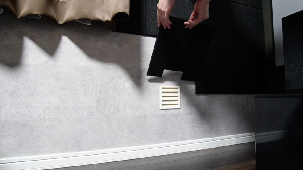 吸音パネルを貼り付け