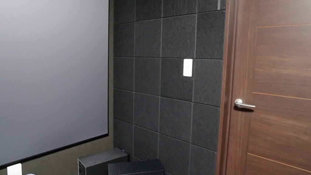 吸音ボード貼り付け完了