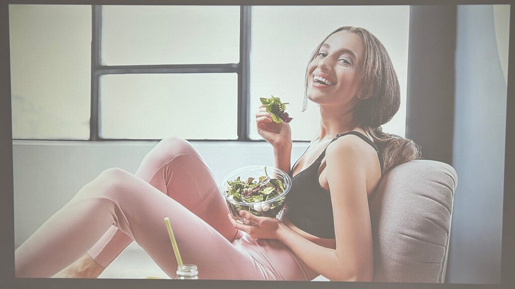 WiMiUS K13明るい部屋の映像