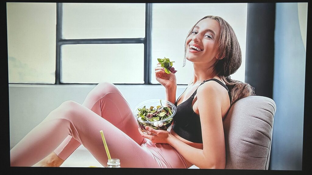 WiMiUS K13少し明るい部屋の映像