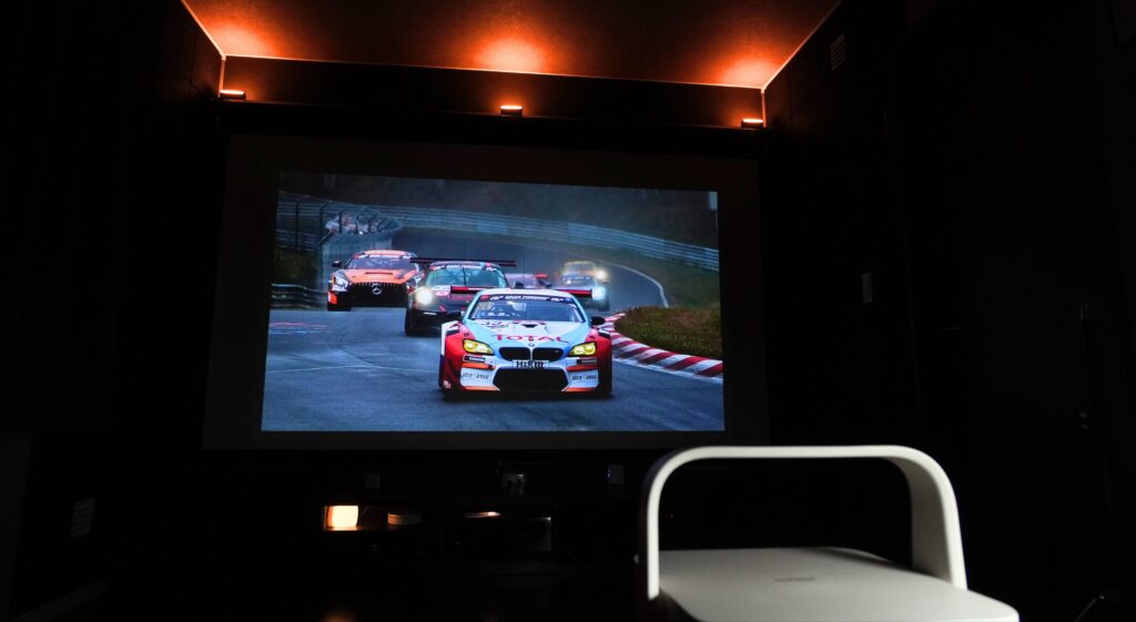 暗室100インチの映像