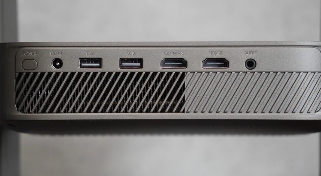 背面の接続端子