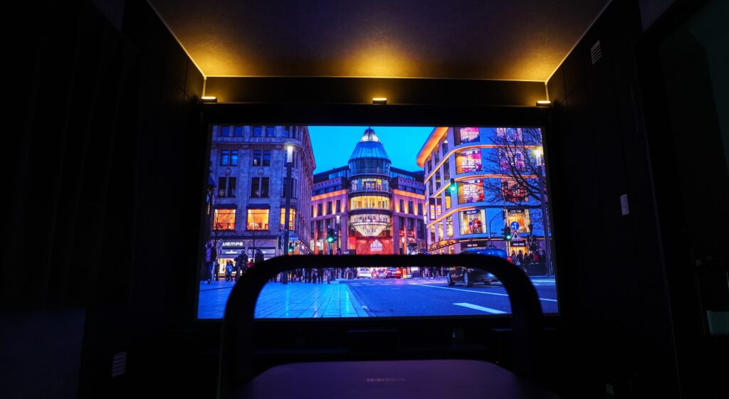 120インチの映像