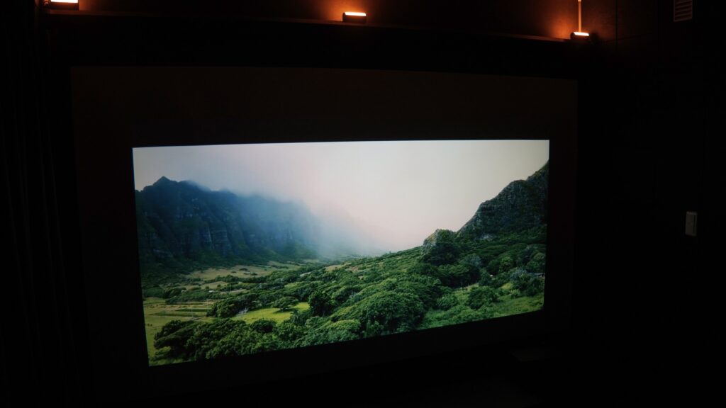 P65の映像は明るい