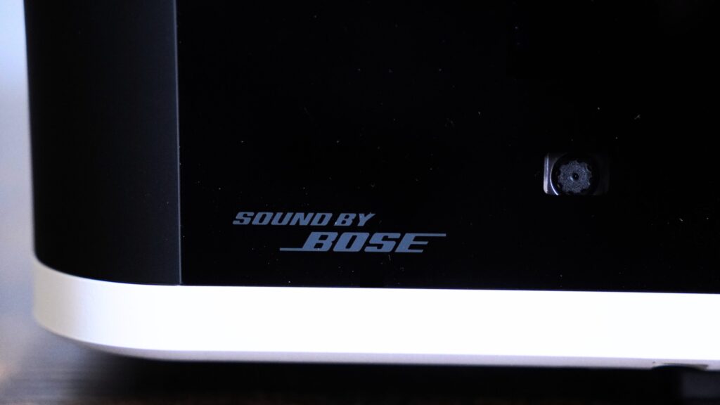 BOSE製内蔵スピーカー