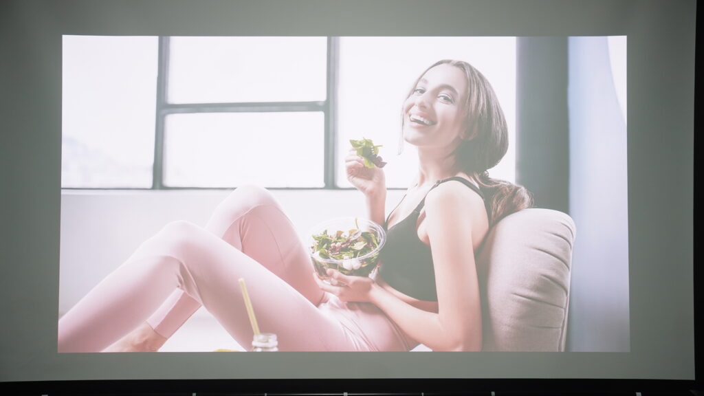 明るい部屋の映像